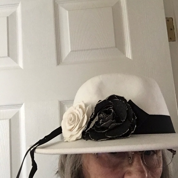 Daesan Upcycled White Wool Blend Fedora with Floral Trim M/L - Picture 5 of 8